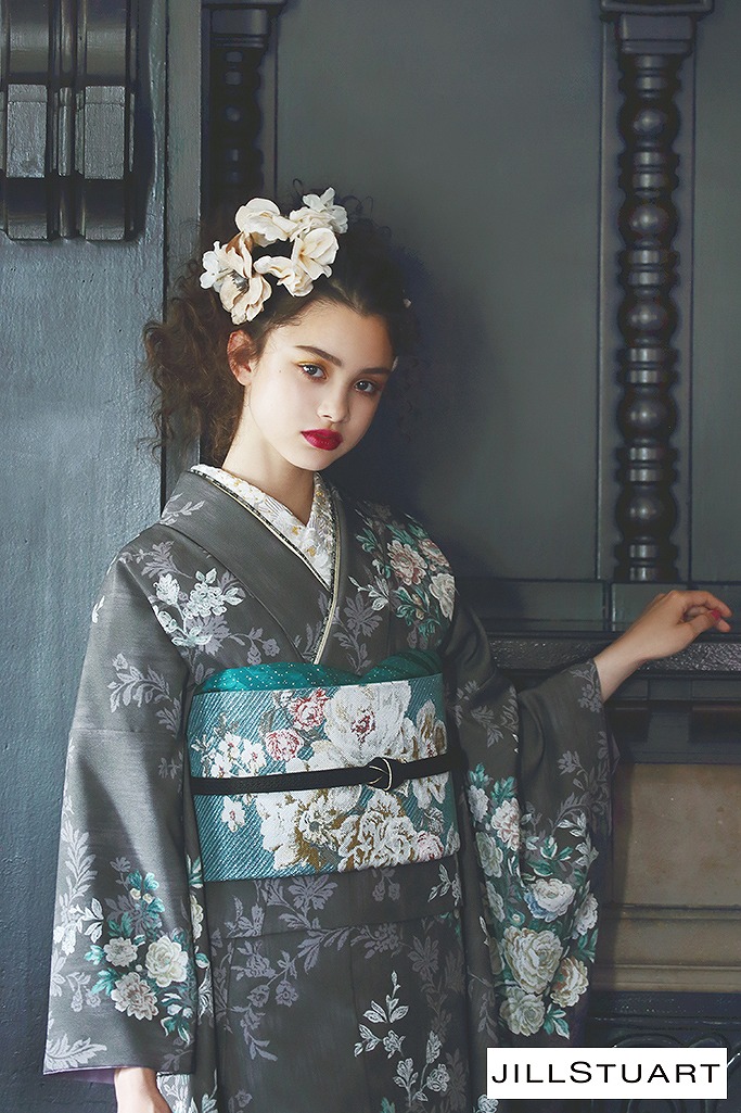 JILLSTUART（ジルスチュアート)振袖ネットレンタル　グレー　柄少ない　フェミニン　アンティーク調　K627