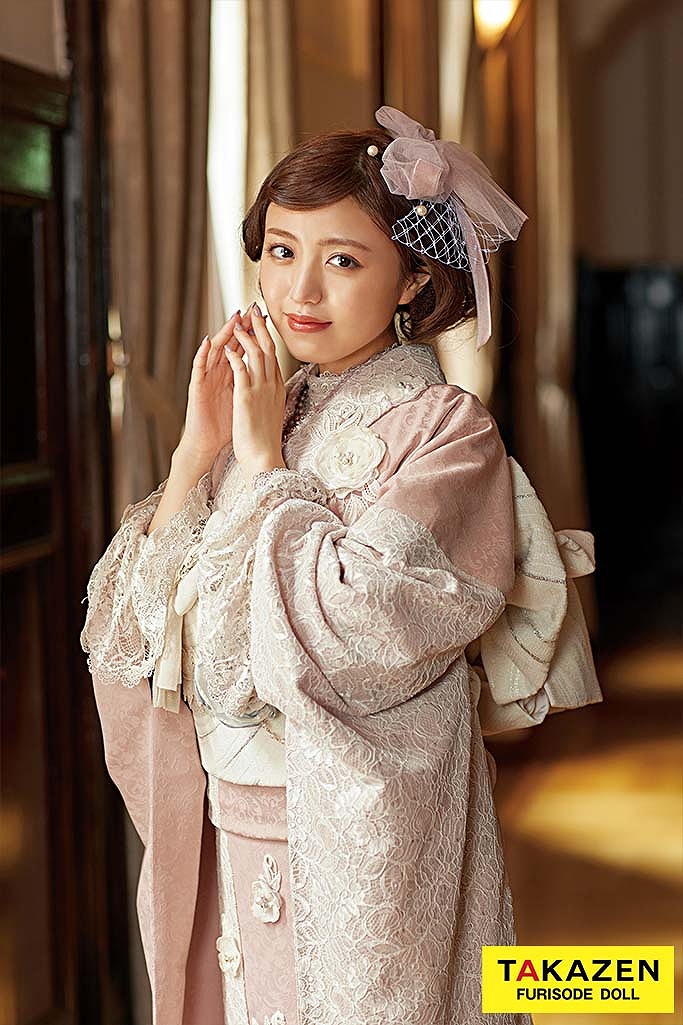 最新作ニューヘップバーン“ミニョン”(かわいい)　ピンクベージュ　立体花　フレンチガーリーおしゃれな振袖　レース小物コーデ　ブーツコーデ　24008