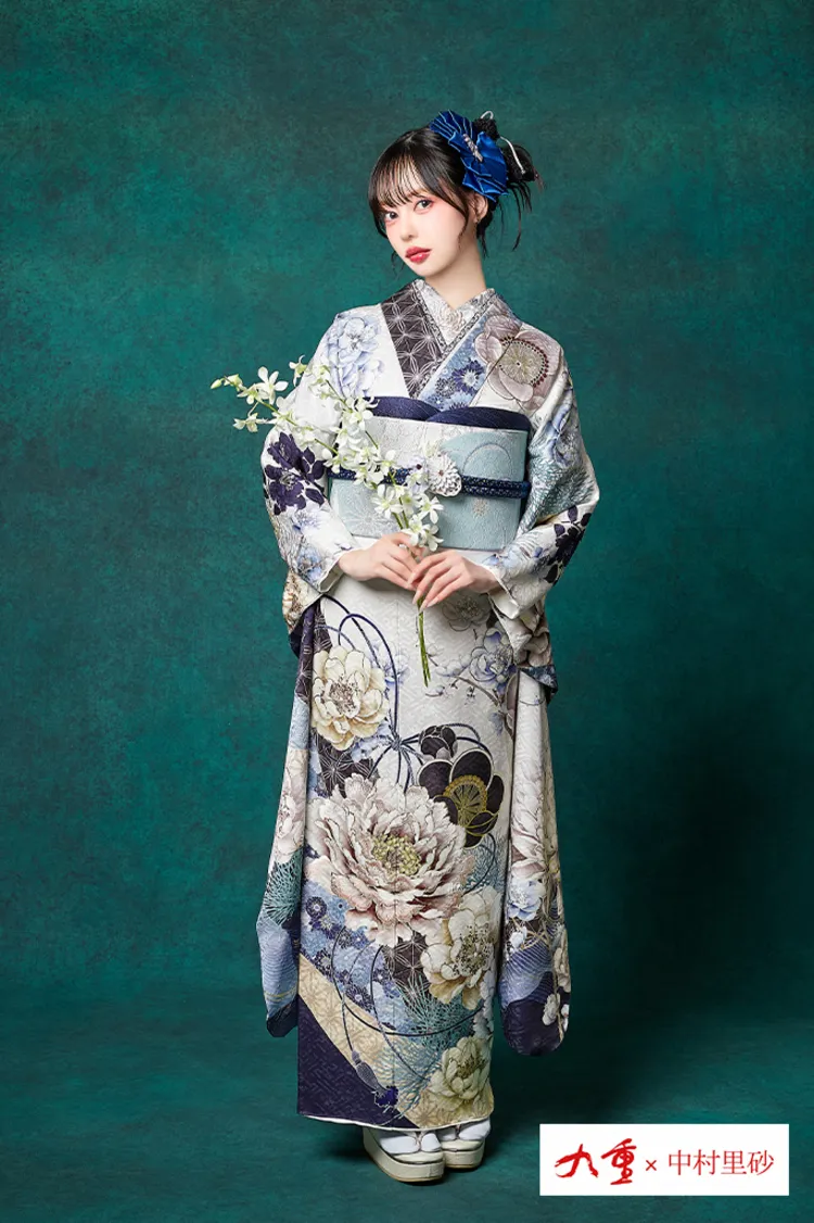 九重×中村里砂ブランド振袖ネットレンタル　水色/くすみブルー　牡丹柄　大人っぽい　きれいめ　上品　古典柄　K1306