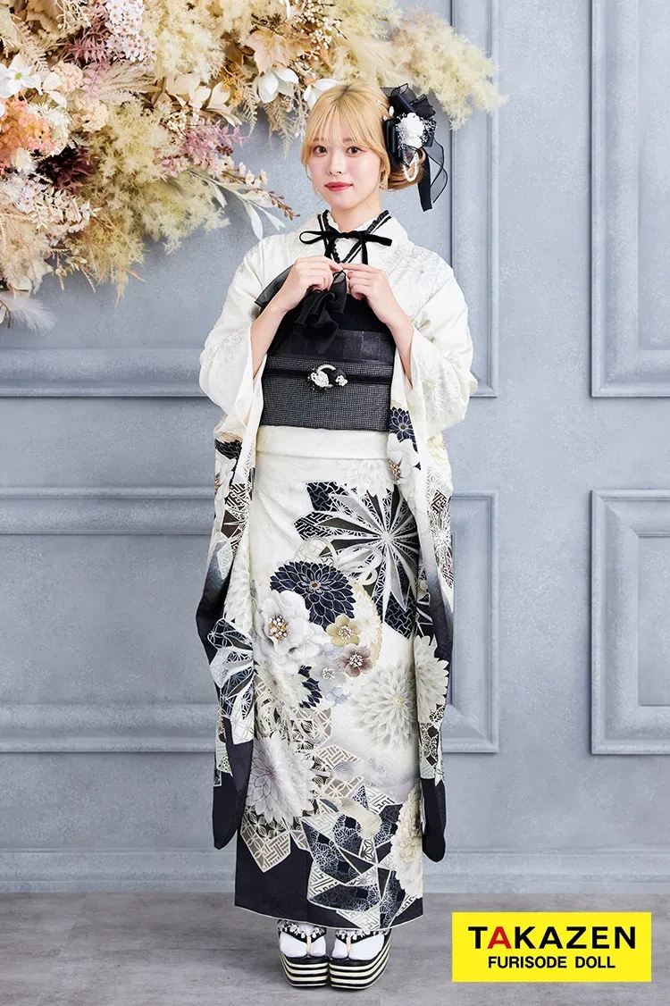 安くてお得！九重×中村里砂ブランド振袖ネットレンタル　白/黒/モノトーン　おしゃれ　今どき　アンティーク調　K380