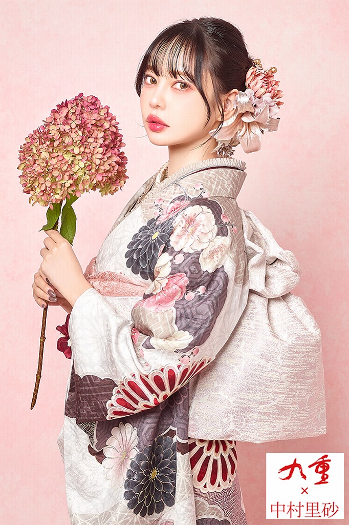 九重×中村里砂ネットレンタル　アイボリー/ニュアンスカラー　菊柄　かわいい　レトロ古典振袖　お洒落　個性的 　儚げ　K1161