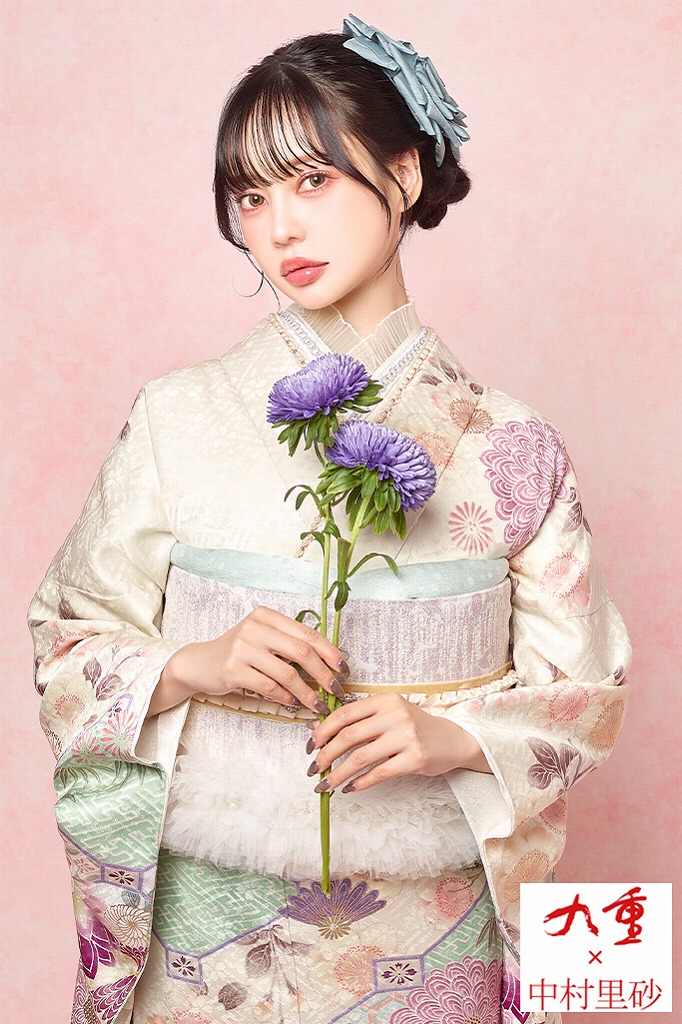 九重×中村里砂振袖ネットレンタル　アイボリー/ニュアンスカラー　菊柄/大柄　淡い色　かわいらしい振袖　人とかぶらない　K1165