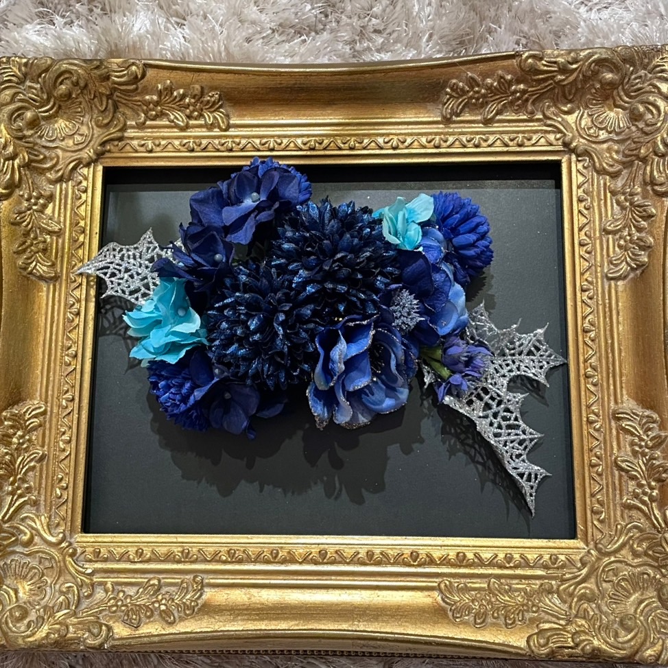 桜田ひより髪飾り　ブルー（青）　目立つ花髪飾り通販　華やか　鮮やかな色