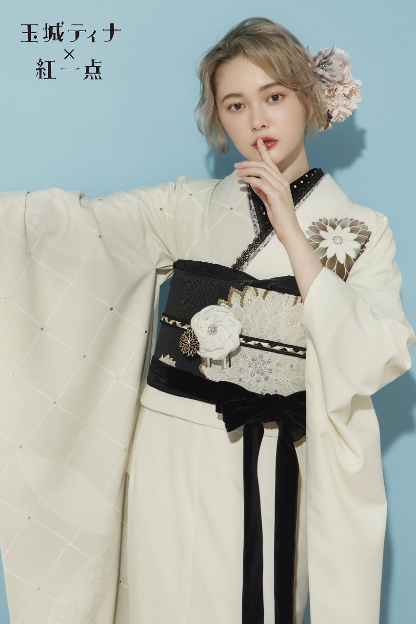 玉城ティナ×紅一点振袖ネットレンタル　白/ベージュ/黒　おしゃれ　かわいい　ヴィンテージレトロ　アンティーク調　K297