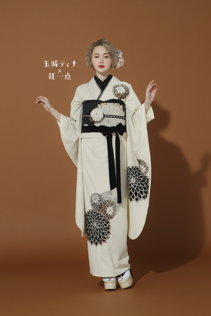 玉城ティナ×紅一点振袖ネットレンタル　白/ベージュ/黒　おしゃれ　かわいい　ヴィンテージレトロ　アンティーク調　K297