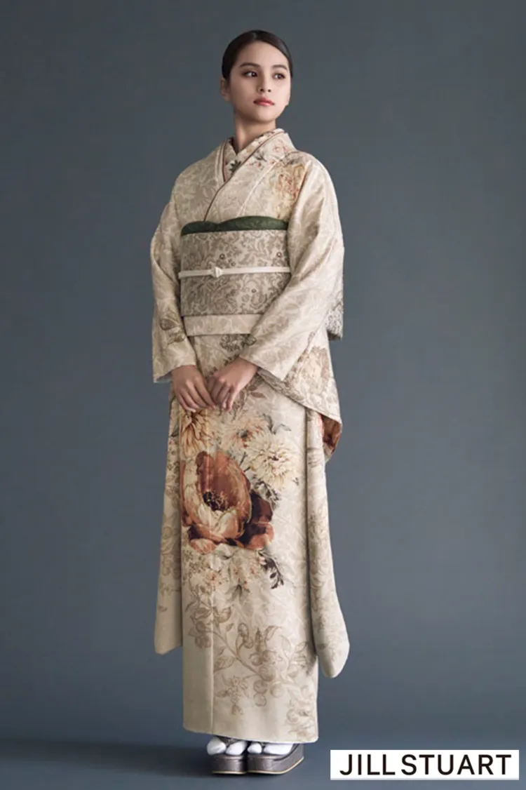 JILL STUARTブランド振袖ネットレンタル　べージュ　ヴィンテージスタイル　統一感のある着こなし　おしゃれ　K1316