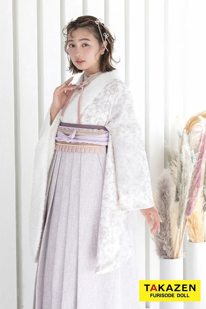 くすみカラーガーリー　白/淡い色　シャギー素材　かわいい　女の子らしい　フェミニン　おしゃれ　レース袴ネットレンタル　R26017