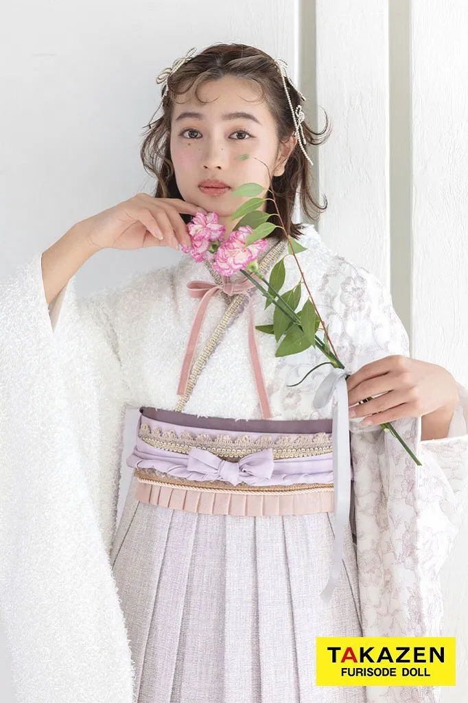 くすみカラーガーリー　白/淡い色　シャギー素材　かわいい　女の子らしい　フェミニン　おしゃれ　レース袴ネットレンタル　R26017