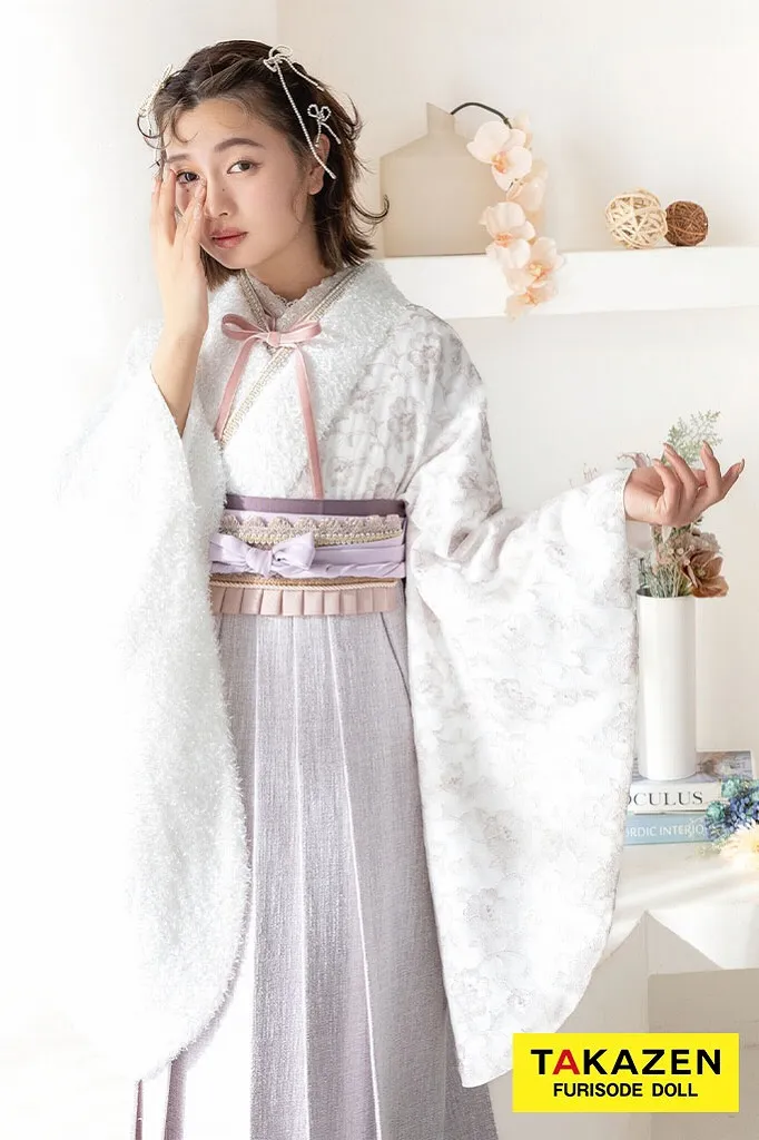 くすみカラーガーリー　白/淡い色　シャギー素材　かわいい　女の子らしい　フェミニン　おしゃれ　レース袴ネットレンタル　R26017