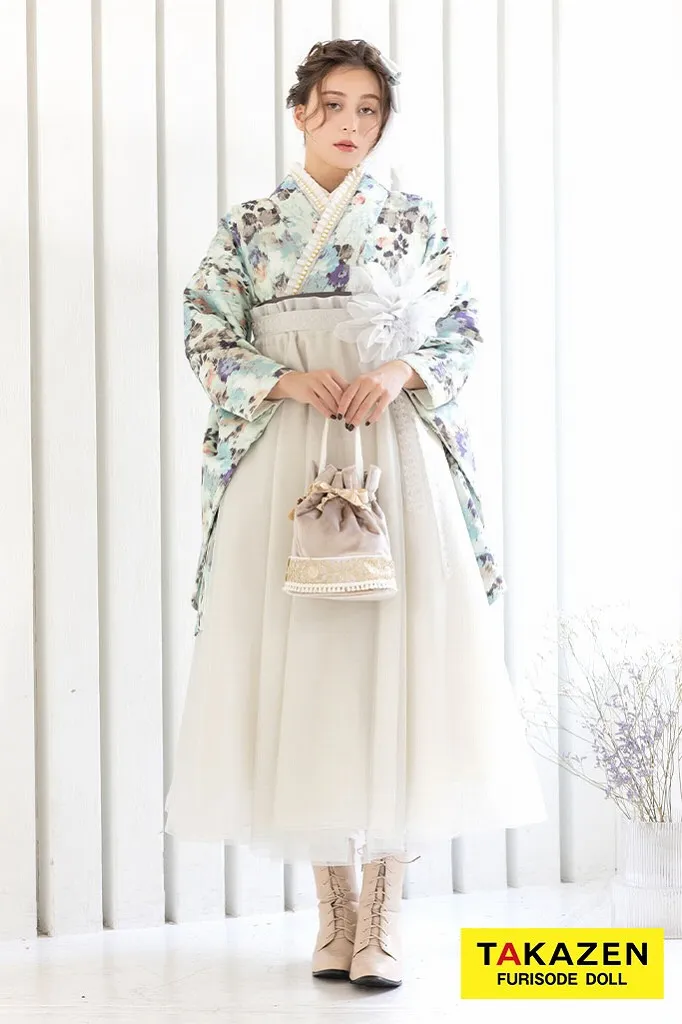 くすみカラーガーリー　水色/淡い色　チュール素材　ドレス袴　かわいい　フェミニン　ブーツスタイル　お嬢様コーデ　珍しい袴ｖネットレンタル　R26018