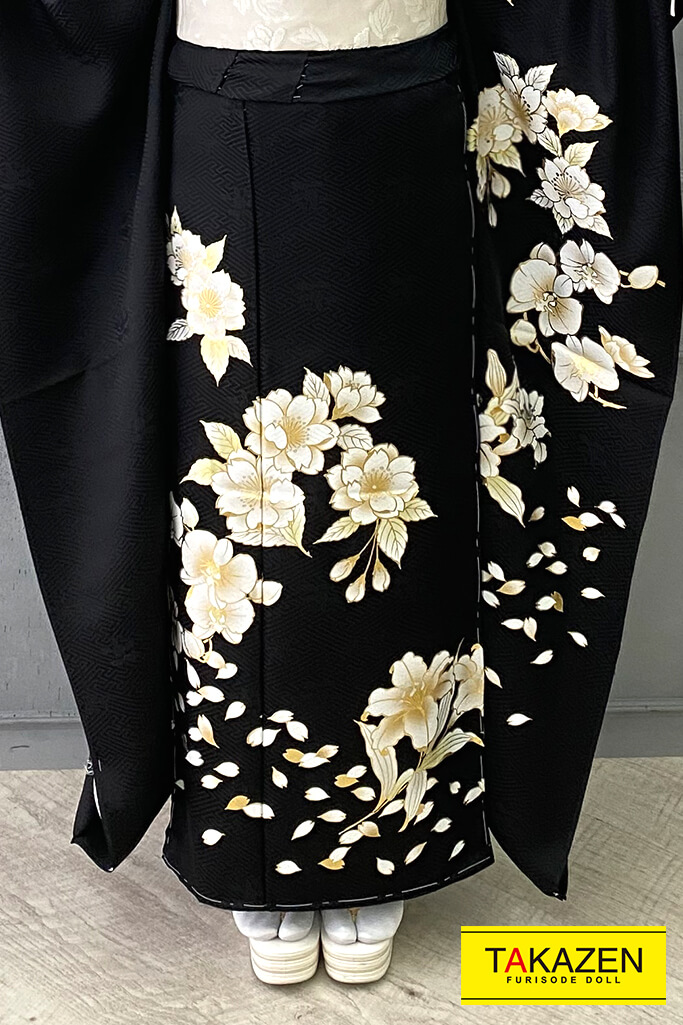 ヴィンテージスタイル　黒/白/黒ベース　小さめ桜柄　大人っぽかわいい　シンプル振袖ネットレンタル　YK174