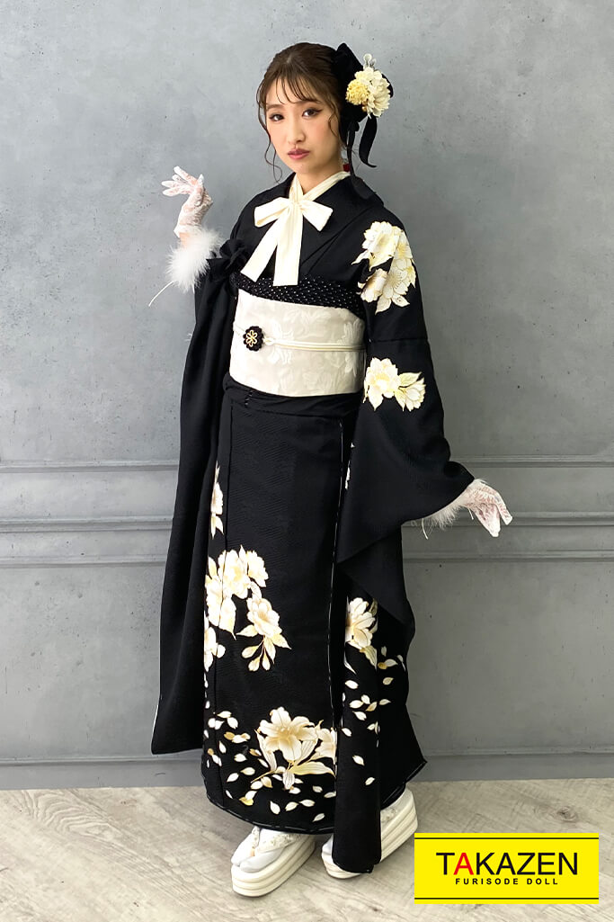 ヴィンテージスタイル　黒/白/黒ベース　小さめ桜柄　大人っぽかわいい　シンプル振袖ネットレンタル　YK174