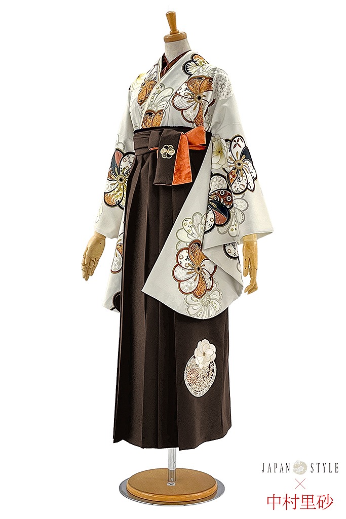 JAPAN STYLE×中村里砂ブランド袴ネットレンタル　アイボリー　ねじり菊柄　和柄　大柄　シンプル　淡い色　統一感のある着こなし　R25056
