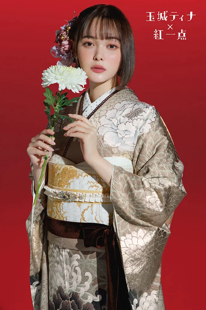 玉城ティナ×紅一点ブランド振袖ネットレンタル　ベージュ/ダスティーカラー　大柄/乱菊　大人っぽい　古典柄　おしゃれ　K1182