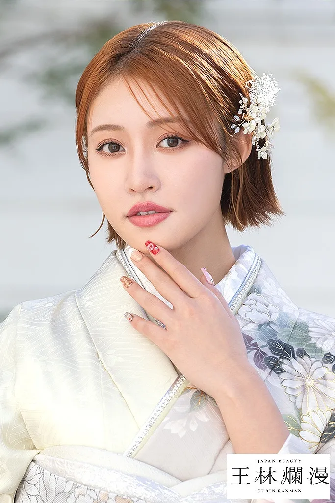 王林爛漫ブランド振袖ネットレンタル　アイボリー　牡丹柄　淡い　大人っぽい　上品　低身長さんにおすすめ　くすみカラー古典　K1191