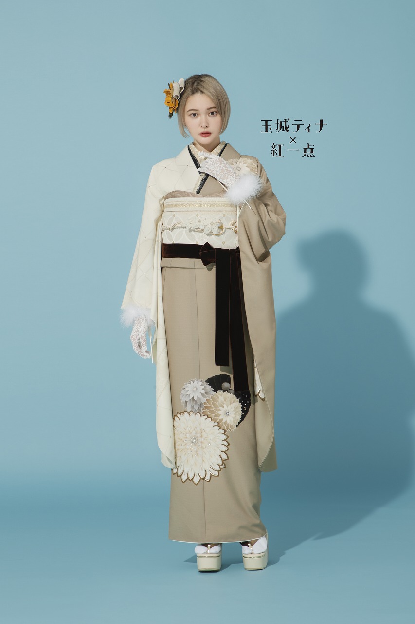 玉城ティナ×紅一点振袖ネットレンタル　ベージュ/クリーム/くすみカラー　かわいい　ヴィンテージレトロ　K296