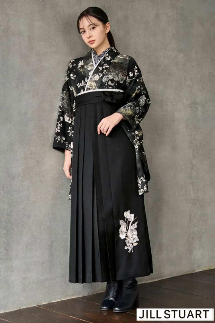 JILL STUARTブランド袴ネットレンタル　ヴィンテージスタイル　黒　ピオニー　クール　大人っぽい　かっこいい　ブーツコーデ　R27018