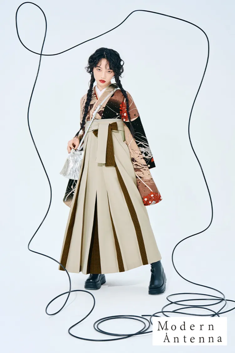 モダンアンテナブランド袴ネットレンタル　黒/ベージュ　夜空と花とケーブル　レトロ　人と被らない袴　ブーツスタイル　R27036