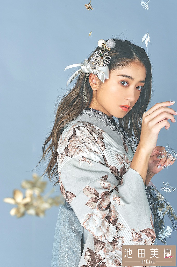 池田美優(みちょぱ)着用くすみカラーエレガント ベージュ/茶色 牡丹柄
