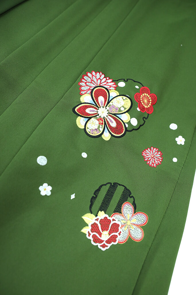 人気清楚系古典袴ネットレンタル(派手可愛いウメ柄)　赤/白/グリーン(緑色)　K32027