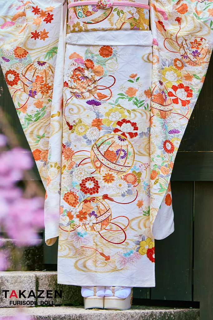 正統派古典　白/白ベース　鞠柄/牡丹柄　かわいい　綺麗系　柄小さめ　おしとやか　上品　振袖ネットレンタル　LB43