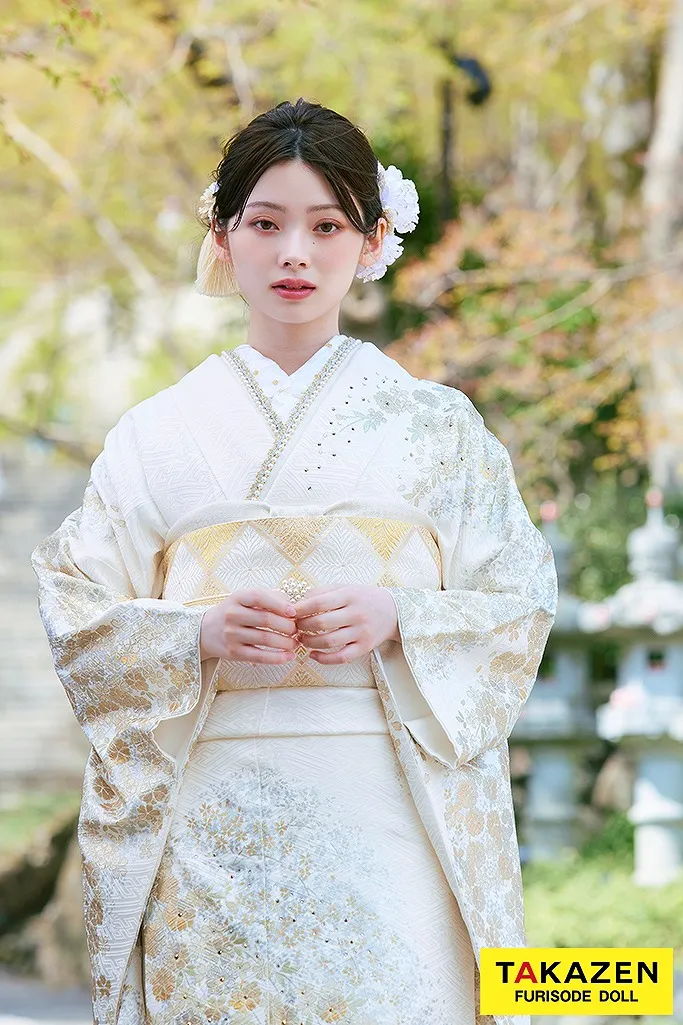 高級古典　白金/白地　桜柄　きれいめ　柄小さめ　エレガント　上品　綺麗系　はんなり　振袖ネットレンタル　LB44