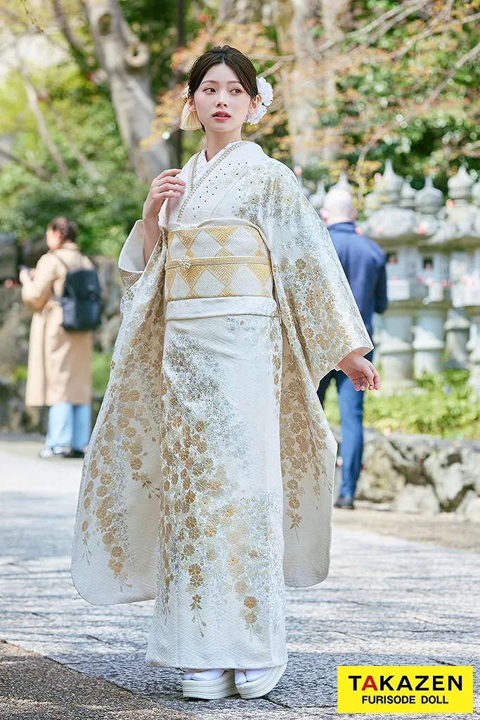 高級古典　白金/白地　桜柄　きれいめ　柄小さめ　エレガント　上品　綺麗系　はんなり　振袖ネットレンタル　LB44