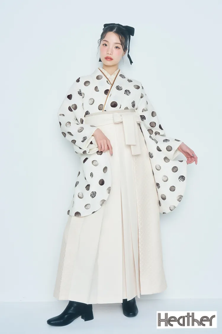 Heatherブランド袴ネットレンタル　アイボリー　ドット/カメリア柄　ガーリー　かわいい袴　控えめ　シンプル　R27030