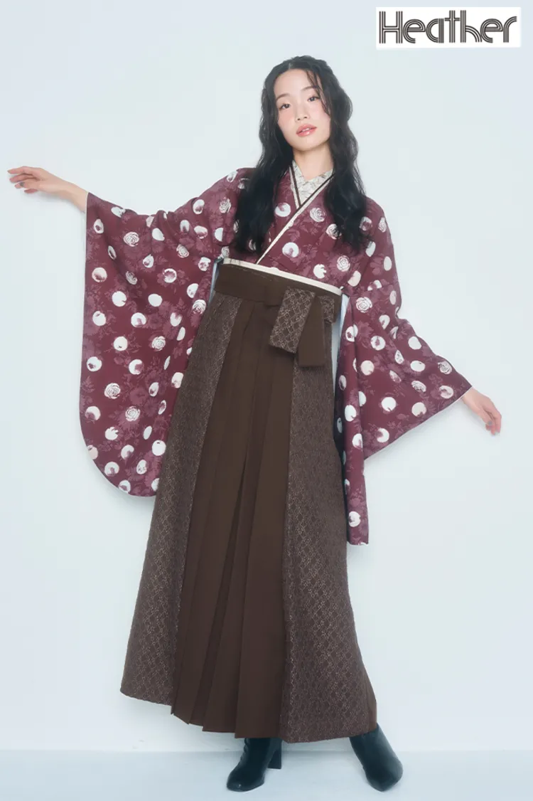 Heatherブランド袴ネットレンタル　エンジ　ドット/カメリア柄　人と被らない袴　ガーリー　かわいい袴　落ち着いた袴　ブーツスタイル　R27031