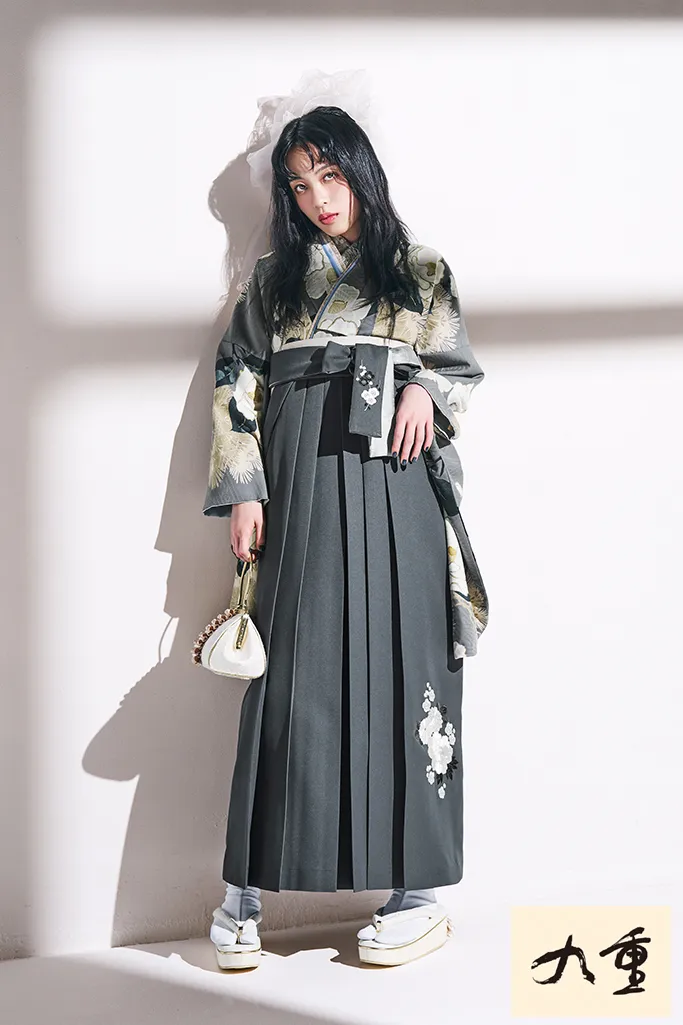 九重ブランド袴ネットレンタル　グレー/ニュアンスカラー　椿柄　古典柄　大人っぽい　大正ロマン　控えめ　R26056