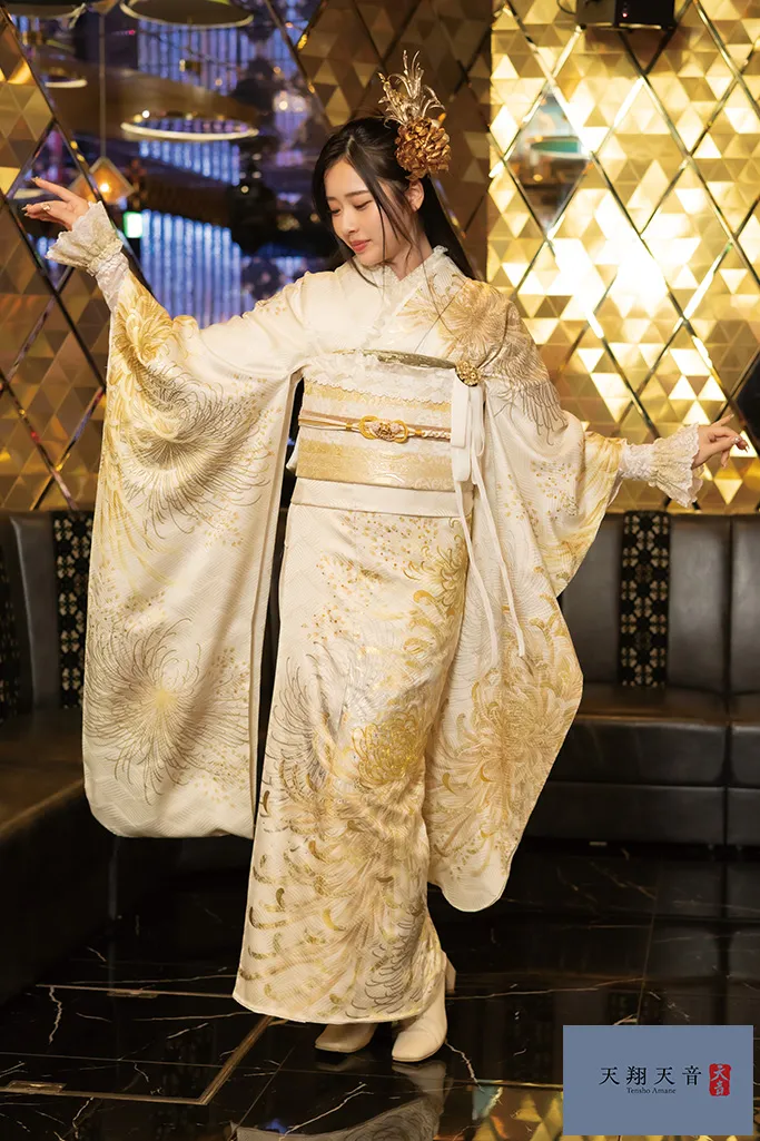 きれいめモード系　白金　乱菊柄　目立つ　派手　人と被らない　きれいめ　天翔天音振袖ネットレンタル　K1193