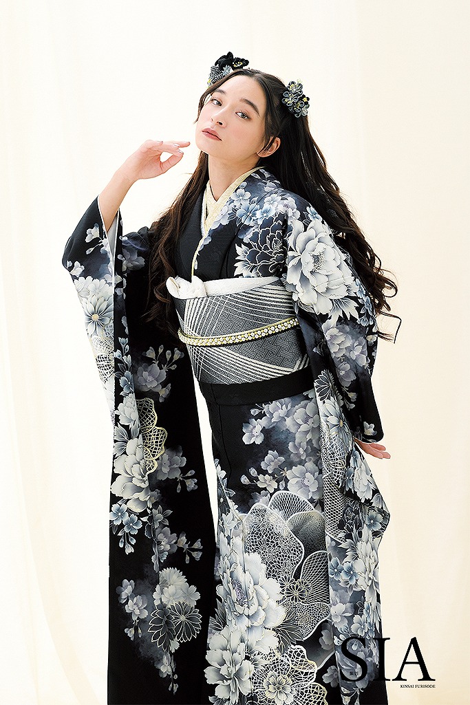 正統派古典　黒地/モノトーン/シルバー　牡丹柄　綺麗　かっこいい　弓ライカ　渋い着こなし振袖ネットレンタル　K1054
