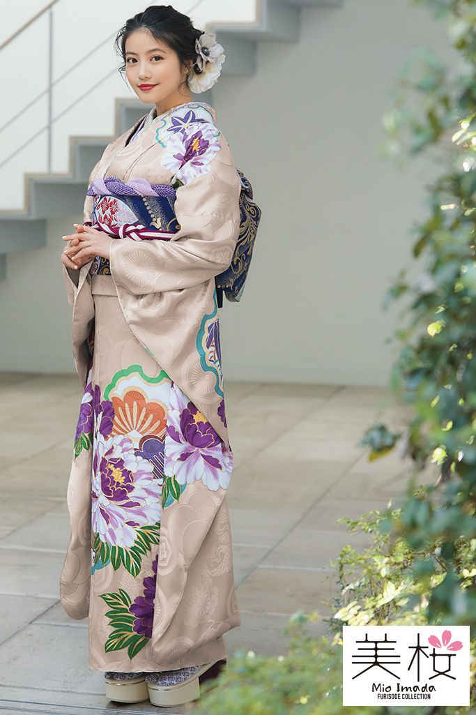 今田美桜振袖ネットレンタル　ベージュ/紫/くすみカラー　すっきり大柄　大人っぽい　かわいい　ニュアンスカラー　K305