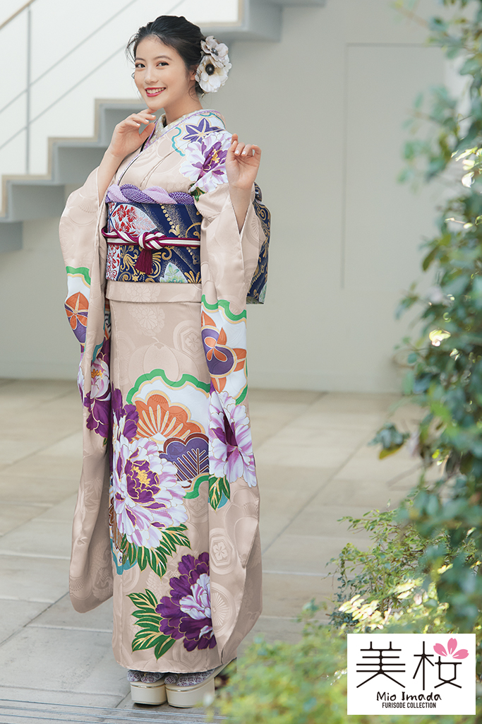 今田美桜振袖ネットレンタル　ベージュ/紫/くすみカラー　すっきり大柄　大人っぽい　かわいい　ニュアンスカラー　K305