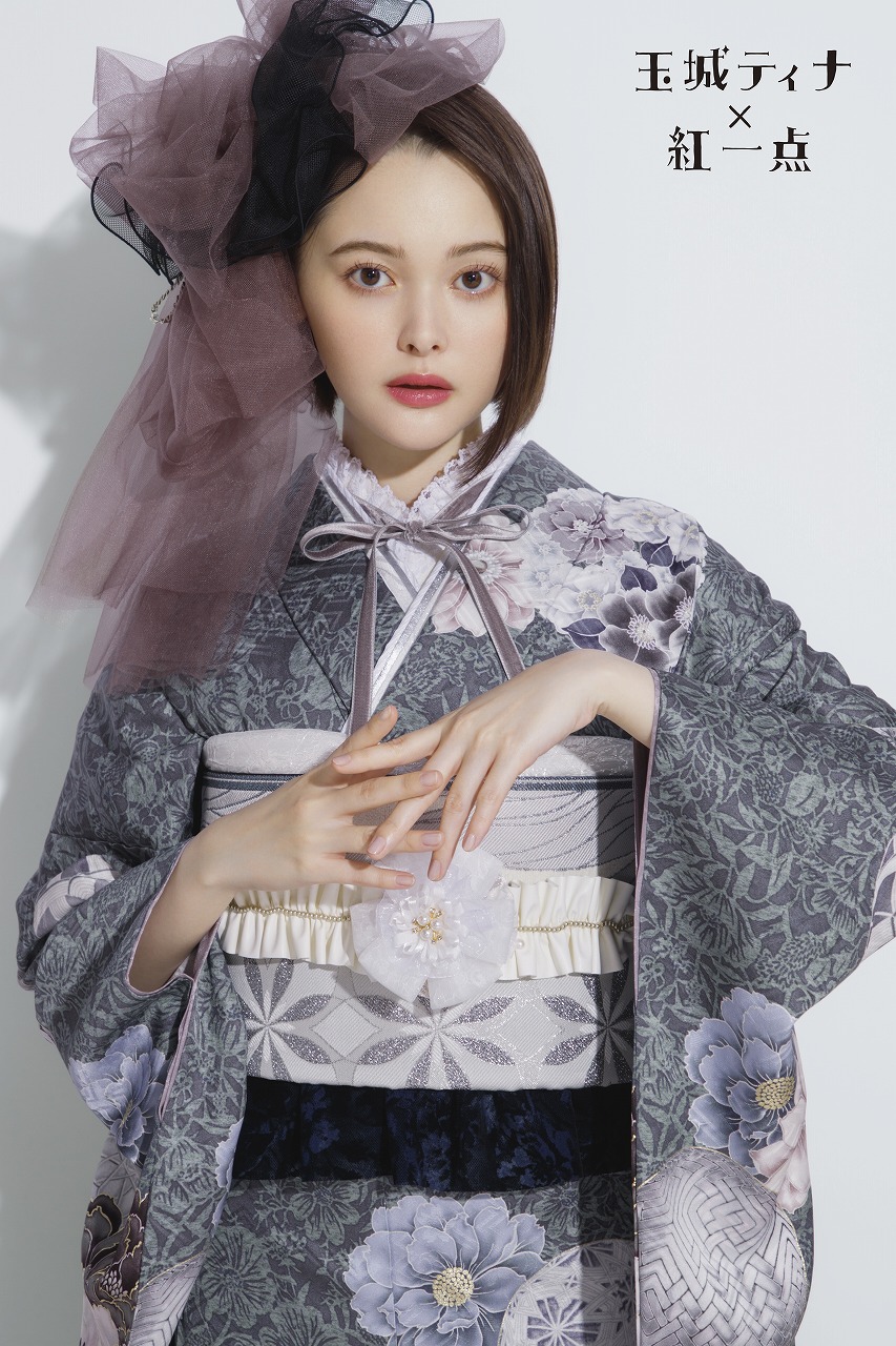 玉城ティナ×紅一点振袖ネットレンタル　グレー　牡丹柄/毬柄　グラデーション　リボンコーデ　くすみ系　オシャレ　K783
