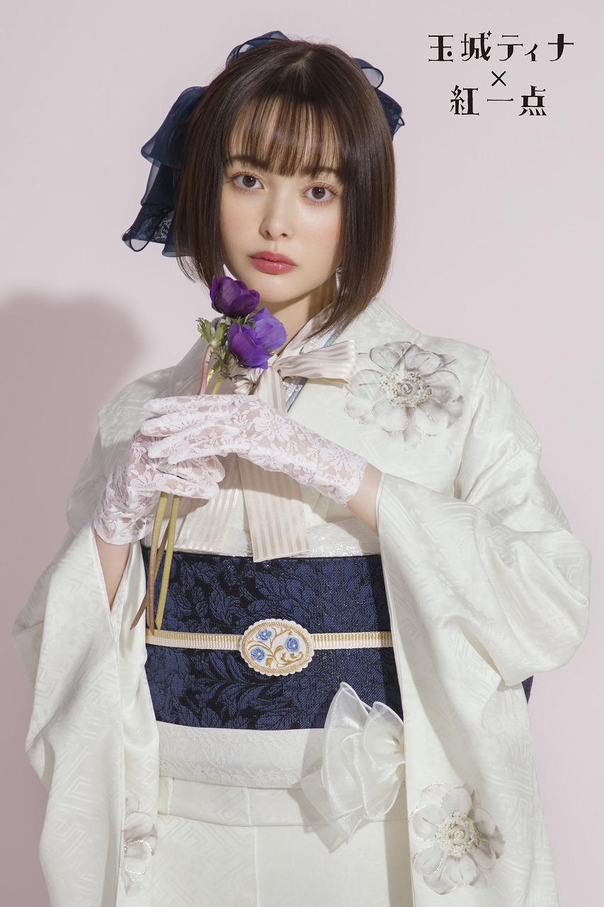 玉城ティナ×紅一点振袖ネットレンタル　白/青(ターコイズブルー)　シンプル　ワンポイント柄　上品　リボンコーデ　レースコーデ　K788