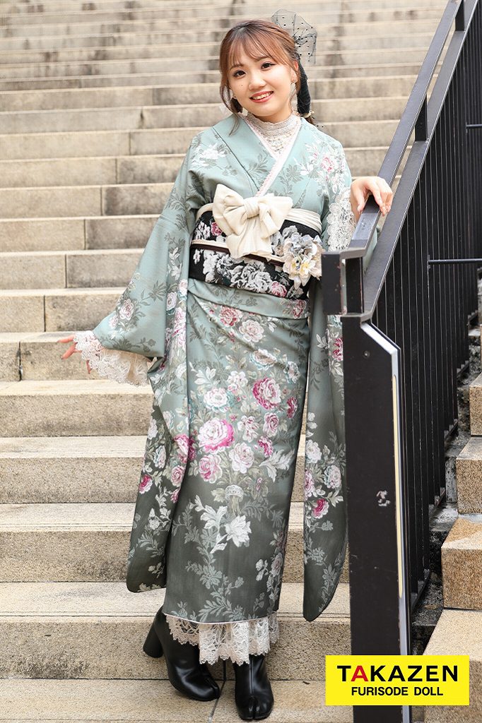JILLSTUART(ジルスチュアート)振袖ネットレンタル　くすみ/モスグリーン　アンティーク調　かわいい　今どきの着こなし　レースインナーコーデK626