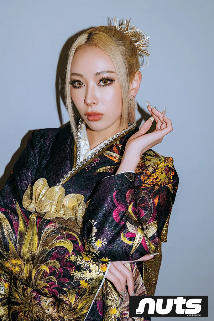 nutsブランド振袖ネットレンタル　白赤　牡丹柄　大人っぽい　ギャル　きれいめ　華やか　かわいい　中村りおん　K1257