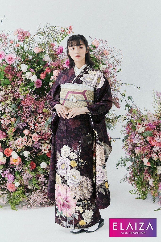 池田エライザ振袖ネットレンタル　ブラウン　牡丹柄/菊柄　柄大き目　かわいい　おしゃれ　落ち着いた着こなし　今どき　K1087