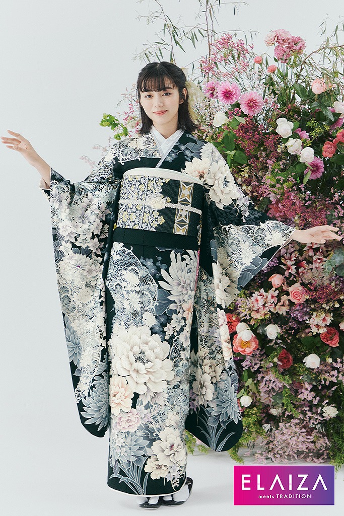池田エライザ振袖ネットレンタル　黒/白 　牡丹柄　モノトーン　落ち着いた　上品　大人っぽい　シック　かっこいい　K1089