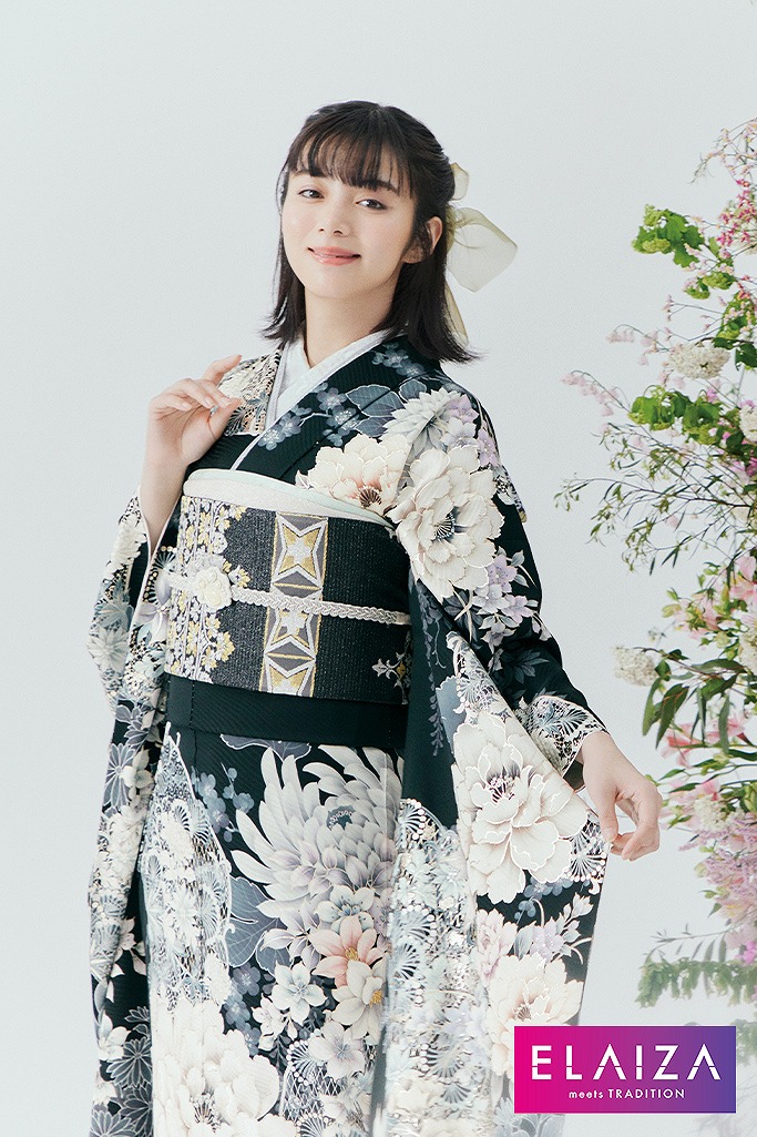 池田エライザ振袖ネットレンタル　黒/白 　牡丹柄　モノトーン　落ち着いた　上品　大人っぽい　シック　かっこいい　K1089