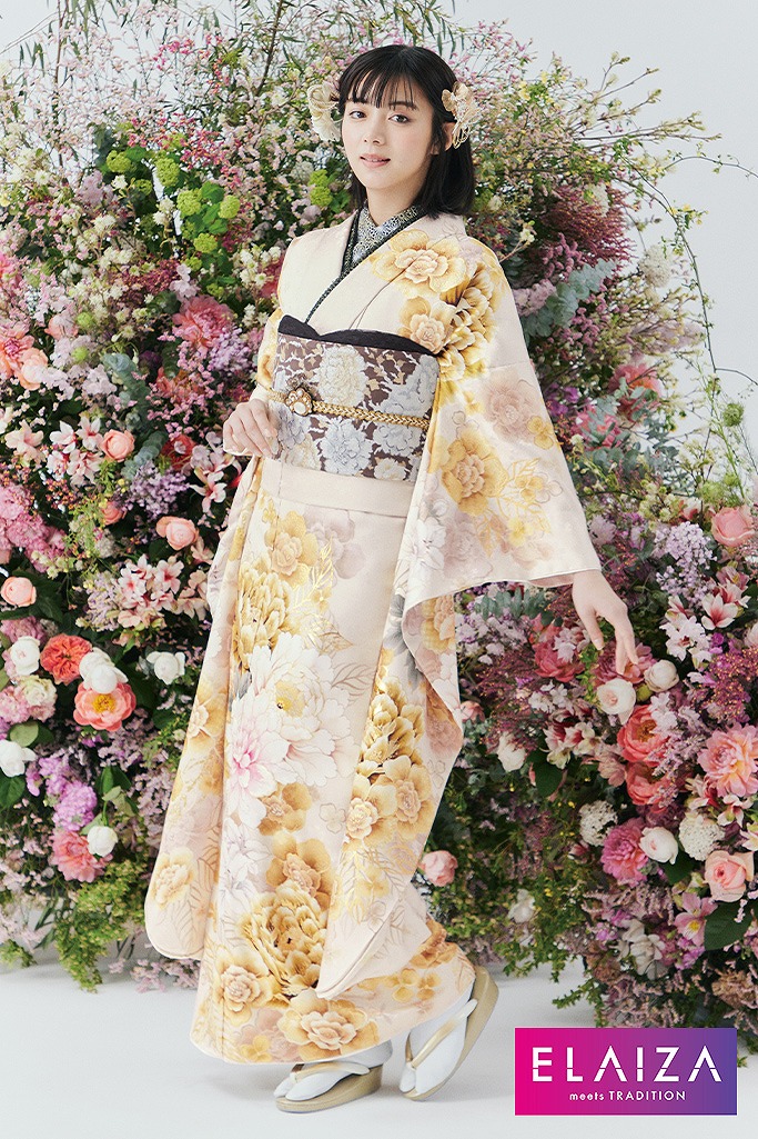 池田エライザ振袖ネットレンタル　クリーム/黄色　牡丹柄　大柄　くすみ系　　落ち着いた　上品　大人かわいい　K1090