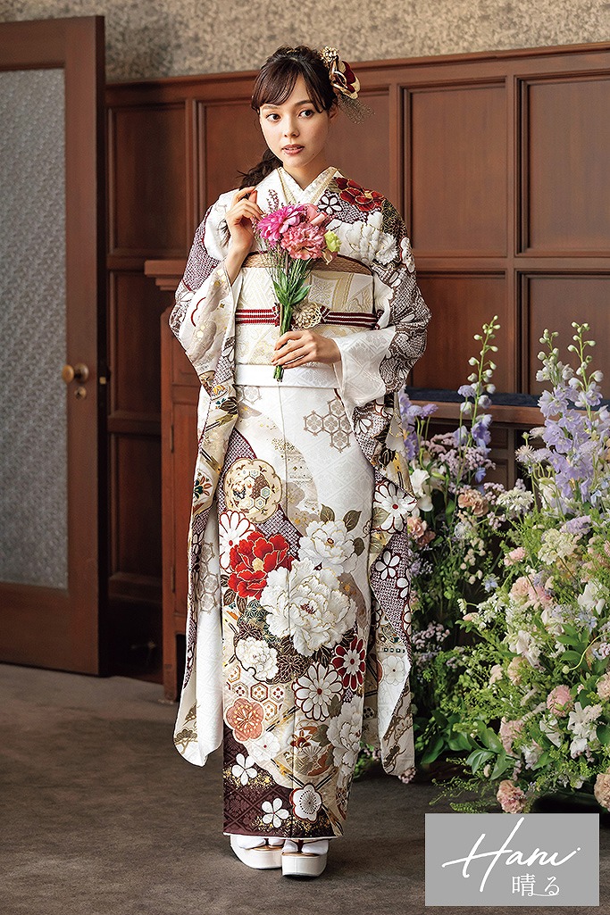 正統派古典　白　牡丹柄/古典柄　綺麗　大人っぽい　女性らしい　品のある着こなし　王道人気振袖ネットレンタル　K1094
