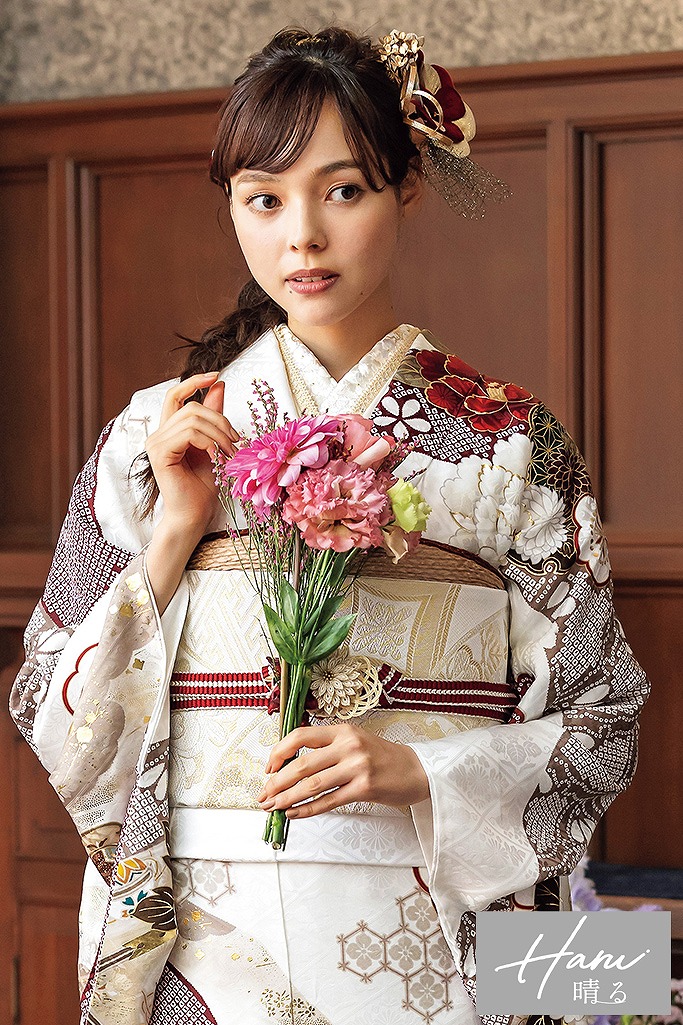 正統派古典　白　牡丹柄/古典柄　綺麗　大人っぽい　女性らしい　品のある着こなし　王道人気振袖ネットレンタル　K1094