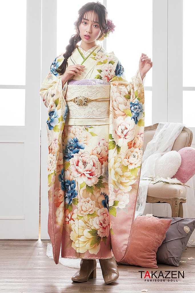ガーリーレトロ　クリーム/ピンク　ボタン柄　淡い柄　上品　くすみ系振袖ネットレンタル　流行り　淡色女子　ブーツコーデ　K556