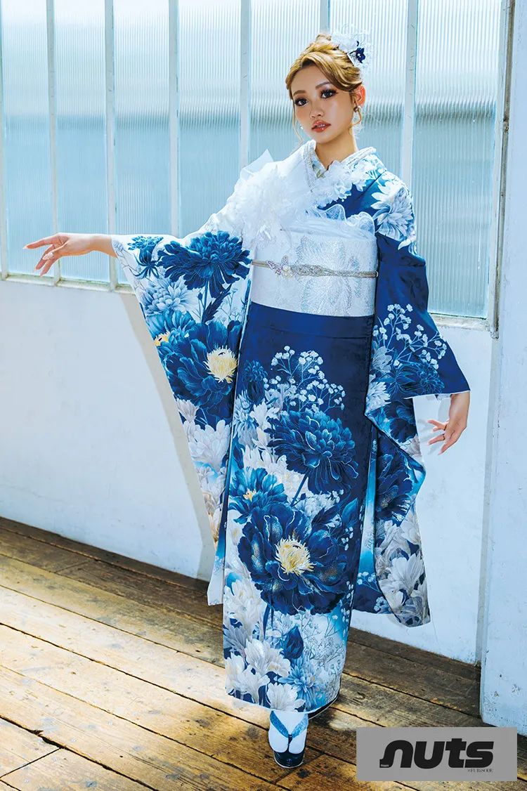 クール系振袖ネットレンタル　花柄　青/ブルー　かっこいい　ギャル系　目立つ　華やか　中村りおん 　K1339