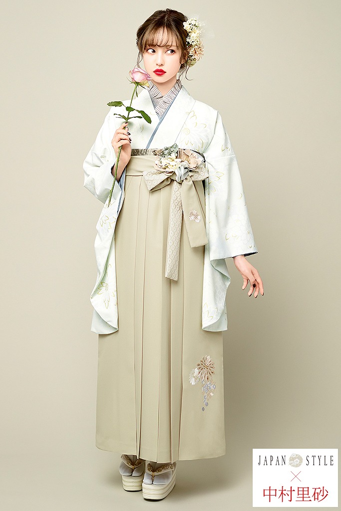 卒業式袴レンタル 人気着物 通販レンタル アンティーク調かわいいレトロ Japan Style 中村里砂 白 グレー R212 全国対応 振袖レンタルならフリソデドール 成人式振り袖 卒業式袴レンタルno 1 卒業式袴レンタル 人気着物 通販レンタル アンティーク調かわいいレトロ Japan Style 中村里砂 白 グレー R212 全国対応 振袖レンタルならフリソデドール 成人式振り袖 卒業式袴レンタルno 1