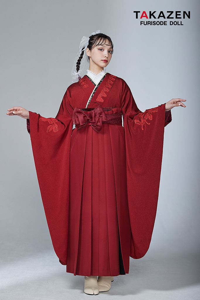 ヴィンテージスタイル　赤　無地/刺繍付き　シンプル　統一感のある着こなし　ブーツコーデ　おしゃれ　目立つ　珍しい　香川るな袴ネットレンタル　LH2