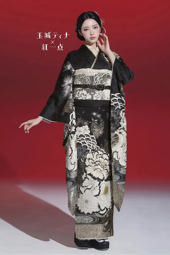 玉城ティナ×紅一点ブランド振袖ネットレンタル　黒　牡丹柄/流水模様　大人っぽい　シック　かっこいい　辛口コーデ　K1185
