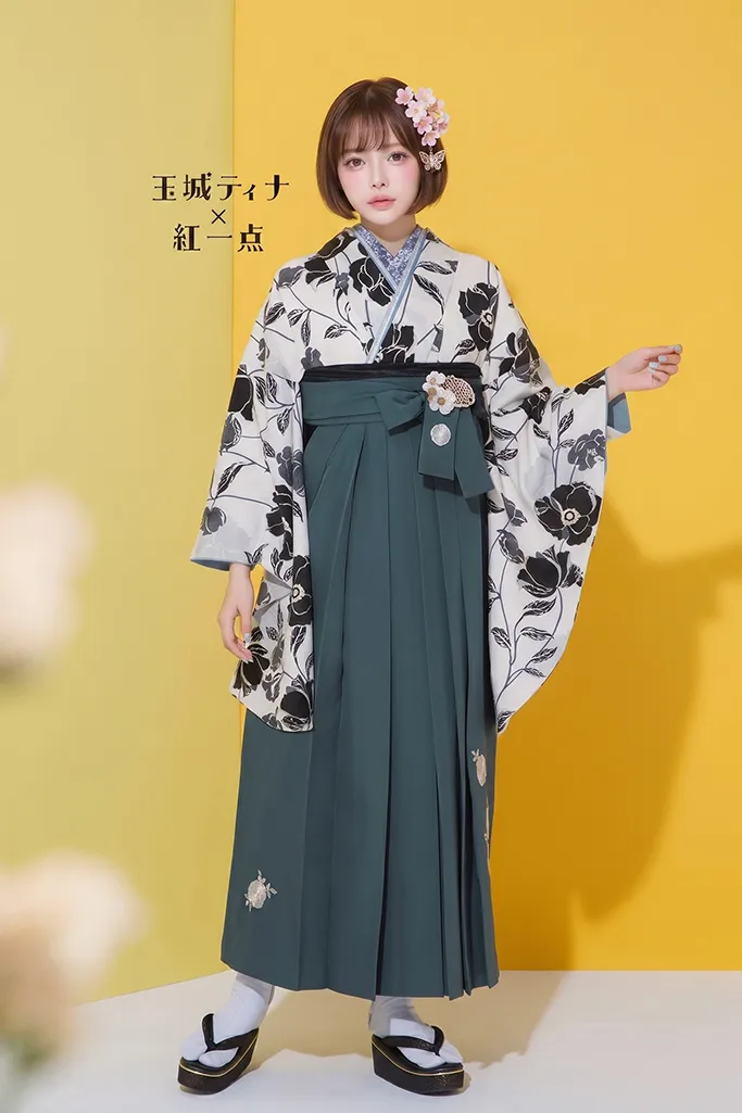 玉城ティナ×紅一点ブランド袴ネットレンタル　レトロモダン　白地/黒/モノトーン　花柄　大人っぽい　R25059